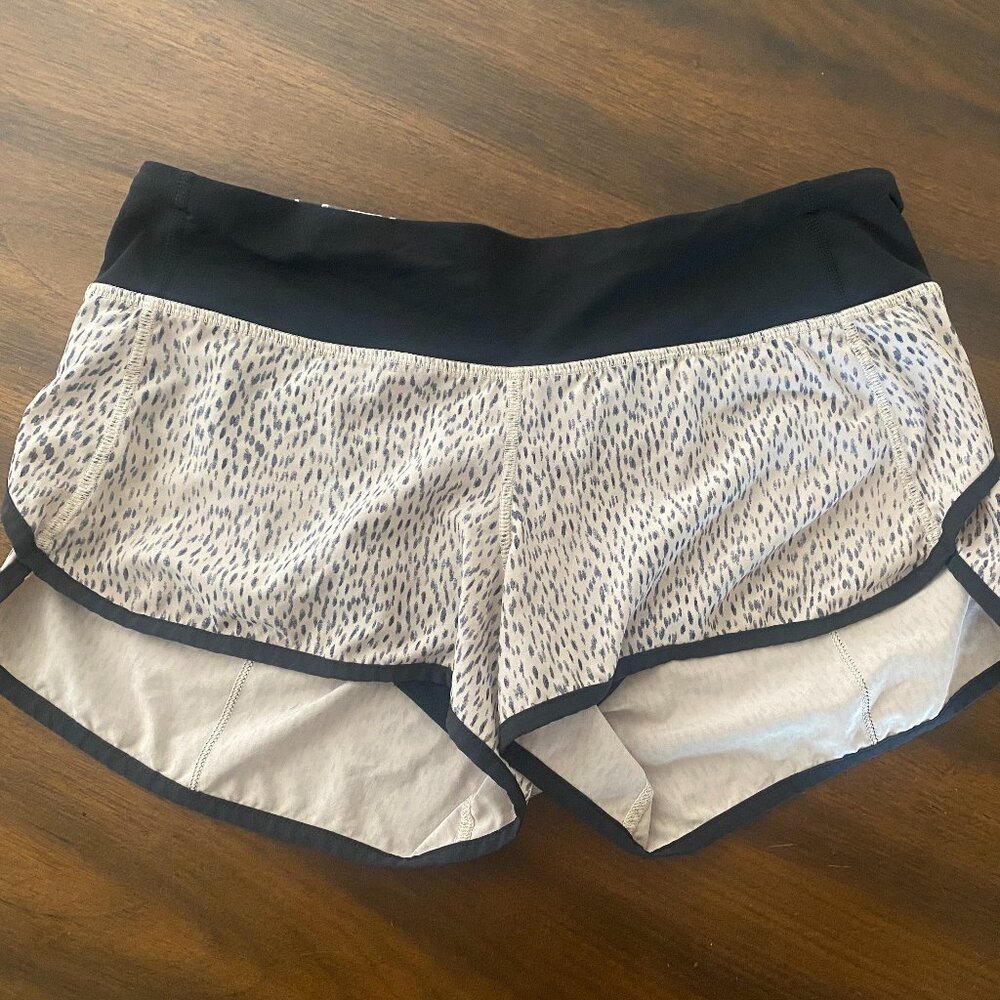 Lululemon speed up low-rise shorts 2.5" size 6